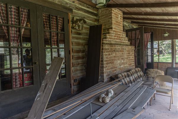 Wood Cabin at Chocolate Bayou Preserve (10/25/2021 - Credits: Visit Alvin)