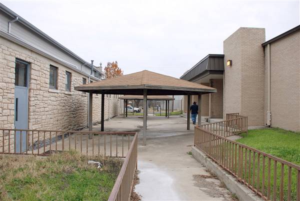 Former Lampasas Junior High (12/15/2009)