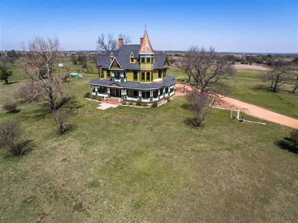 Harris House (10/1/2019 - Credits: submitted by: Roxanne McInroe)