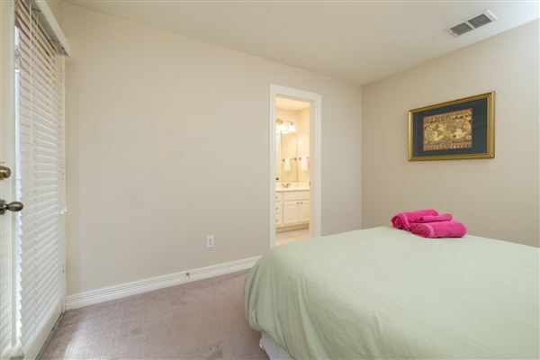 Evergreen Townhome (9/1/2023 - Credits: Red One Management)