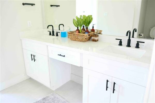 Modern Comtemporary East Downtown Houston Townhome (11/3/2023 - Credits: Duplex Dynasty LLC)