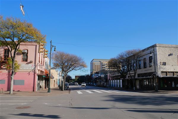 6th Street Retail District (12/20/2024 - Credits: Alex Payne)