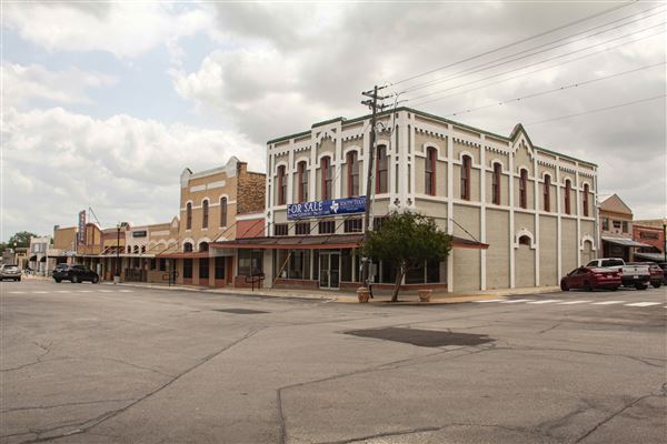 Floresville (4/22/2025 - Credits: Erik McCowan)