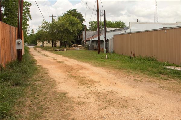Floresville (4/22/2025 - Credits: Erik McCowan)