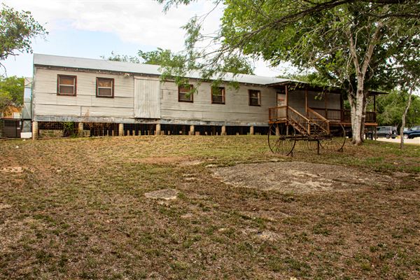 Floresville (4/22/2025 - Credits: Erik McCowan)
