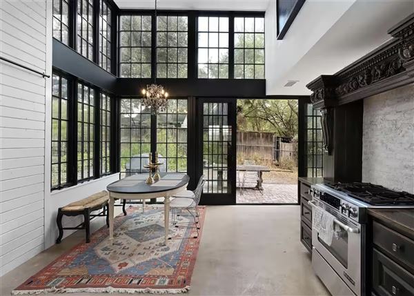 Le Maison Violet (6/10/2025 - Credits: submitted by: Andrew DeGennaro)