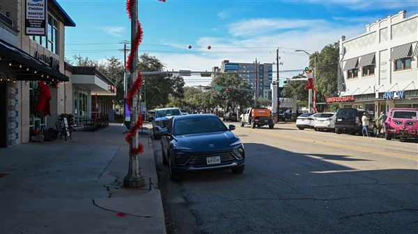 The Heights - 19th Street Retail District (12/2/2025 - Credits: Houston Film Commission)