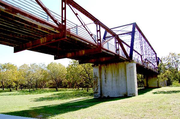 Richard Moya Park - Walk Bridge (11/13/2006)