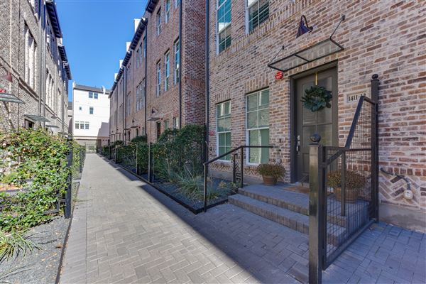 Vineyard Townhome (1/7/2020 - Credits: Robert Kies Photography)