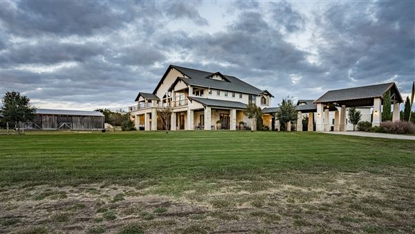 Cricket Hill Ranch (10/26/2021 - Credits: Divine Radiance Photography)