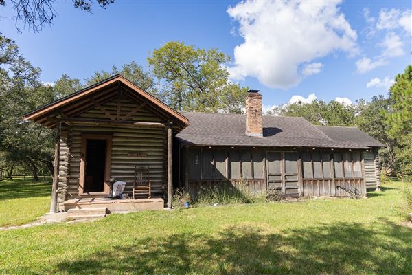 Wood Cabin at Chocolate Bayou Preserve (10/25/2021 - Credits: Visit Alvin)