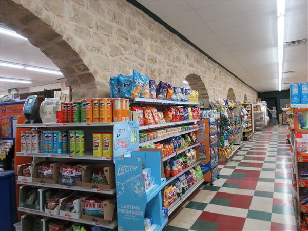 Ideal Food Store (1/19/2022 - Credits: Jane Jeschke)