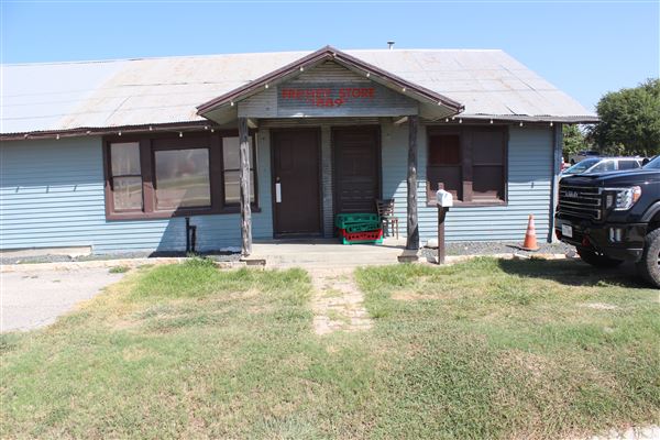 Freiheit Country Store (7/25/2023 - Credits: submitted by: Cody Reimer)