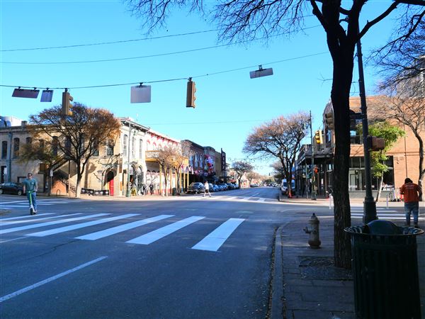 6th Street Retail District (12/20/2024 - Credits: Alex Payne)