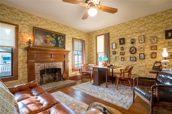 Yellow House at Thorp Spring (10/8/2025 - Credits: 3:23 Photography)