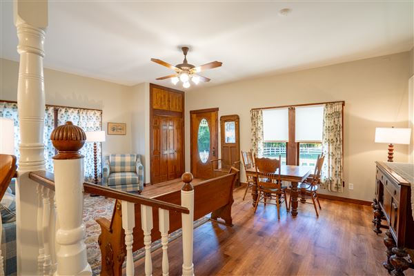 Yellow House at Thorp Spring (10/8/2025 - Credits: 3:23 Photography)