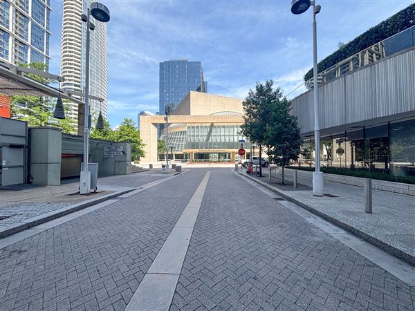 Flora Street (10/6/2025 - Credits: Austin Flores)