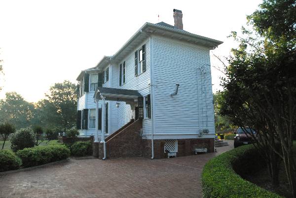 House at 1003 North Link Street (4/20/2007)