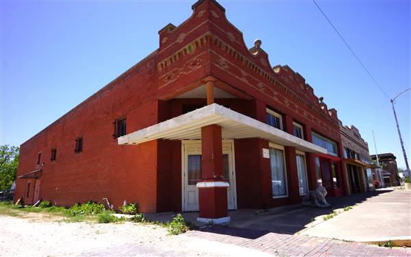 Former Eagle Salon (1/4/2016)