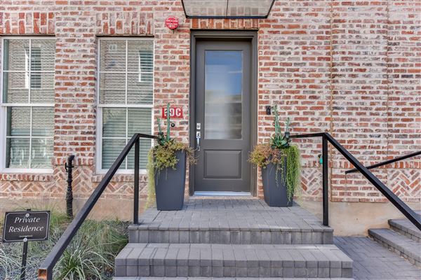 Vineyard Townhome (1/7/2020 - Credits: Robert Kies Photography)