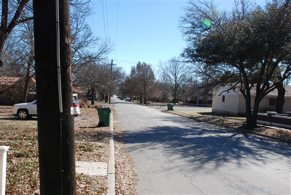 Saint Jo - Neighborhood (1/27/2023 - Credits: Gabriel Ornelas)