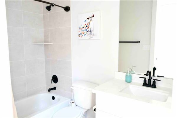 Modern Comtemporary East Downtown Houston Townhome (11/3/2023 - Credits: Duplex Dynasty LLC)