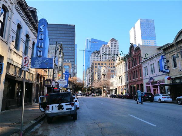 6th Street Retail District (12/20/2024 - Credits: Alex Payne)