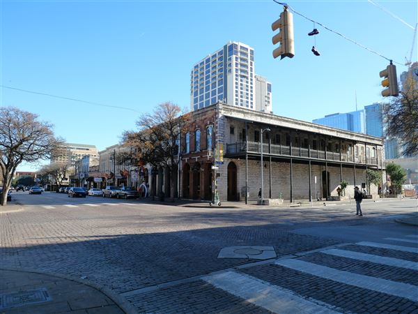 6th Street Retail District (12/20/2024 - Credits: Alex Payne)