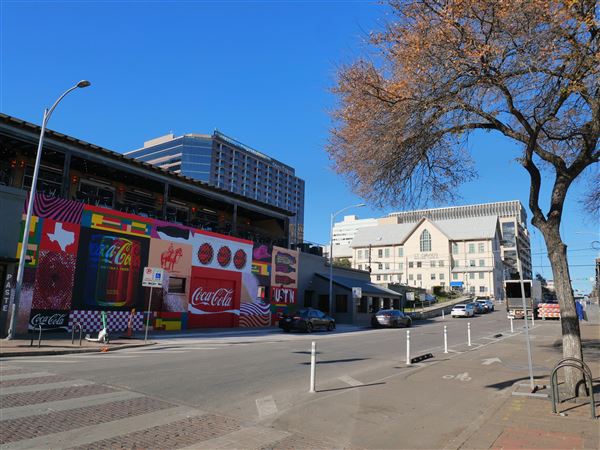 6th Street Retail District (12/20/2024 - Credits: Alex Payne)