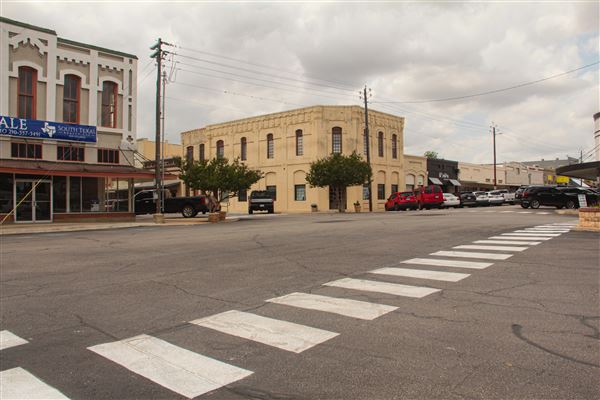 Floresville (4/22/2025 - Credits: Erik McCowan)