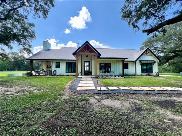 The Oaks of Anahuac (8/8/2025 - Credits: Jeff Fitlow Photography)