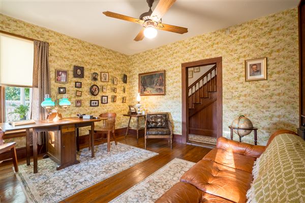Yellow House at Thorp Spring (10/8/2025 - Credits: 3:23 Photography)