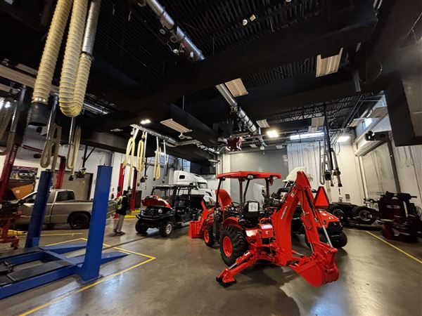 Dallas College - Cedar Valley Campus - HVAC and Automotive Building (10/6/2025 - Credits: Alex Payne)