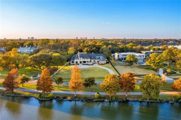 White Rock Lake Mansion (10/6/2025 - Credits: Austin Flores)