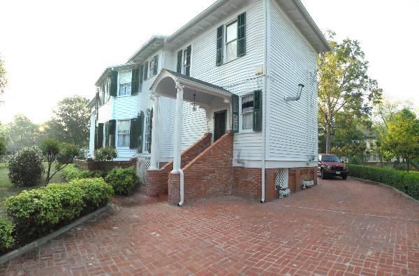 House at 1003 North Link Street (4/20/2007)