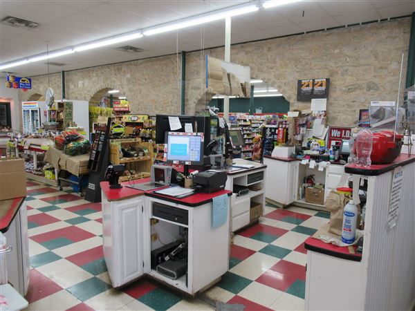 Ideal Food Store (1/19/2022 - Credits: Jane Jeschke)