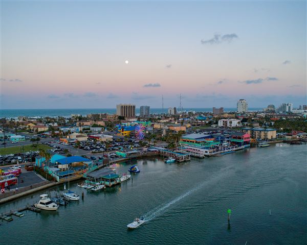 South Padre Island Entertainment District (6/2/2023 - Credits: South Padre Island Convention & Visitors Bureau)