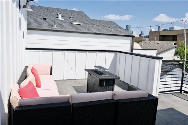 Modern Comtemporary East Downtown Houston Townhome (11/3/2023 - Credits: Duplex Dynasty LLC)