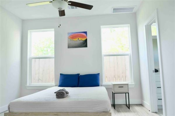 Modern Comtemporary East Downtown Houston Townhome (11/3/2023 - Credits: Duplex Dynasty LLC)