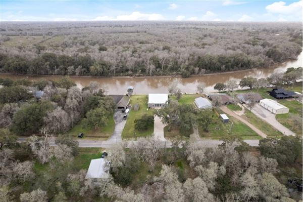 San Bernard River House (8/10/2024 - Credits: 4765 CR 747A)