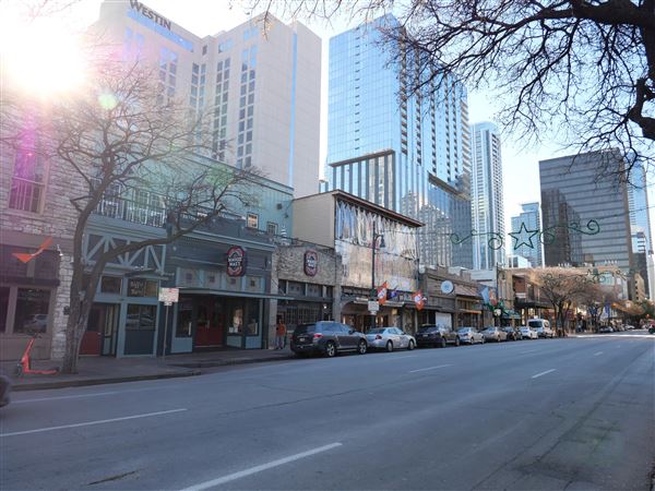 6th Street Retail District (12/20/2024 - Credits: Alex Payne)