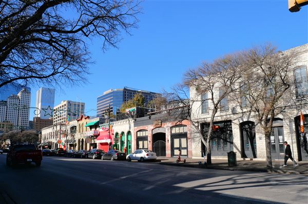 6th Street Retail District (12/20/2024 - Credits: Alex Payne)