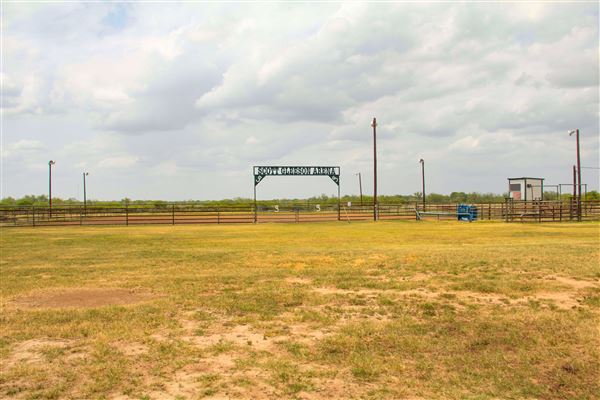 Floresville (4/22/2025 - Credits: Erik McCowan)