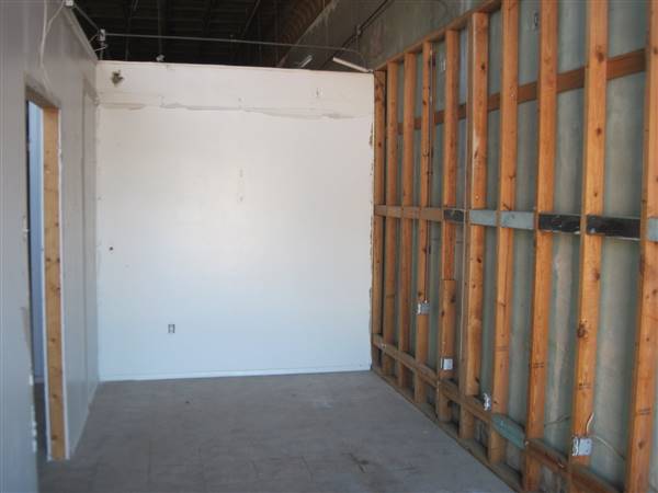 Former Eagle Salon (1/4/2016)