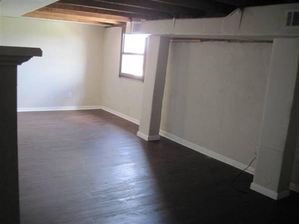Former Eagle Salon (1/4/2016)