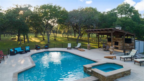 The Whispering Oaks Estate (6/25/2019 - Credits: Austin 360 Photography)