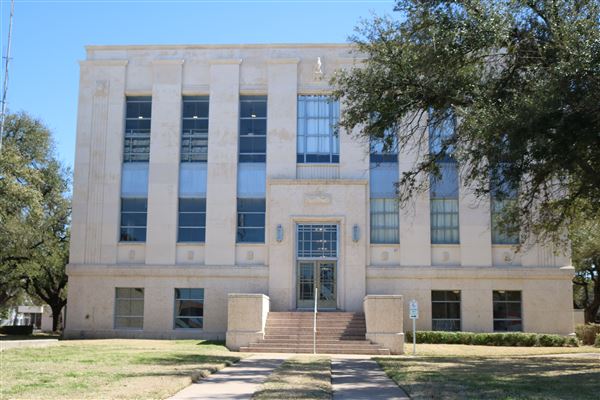 Falls County Courthouse (3/18/2022 - Credits: Bryan LeMeilleur - Director of Tourism and Marketing for the City of Marlin)
