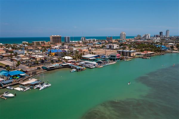 South Padre Island Entertainment District (6/2/2023 - Credits: South Padre Island Convention & Visitors Bureau)