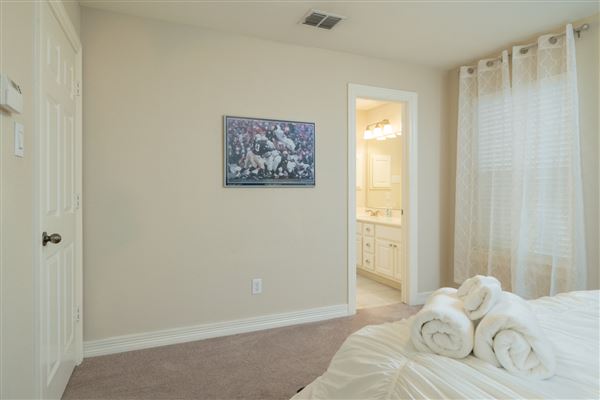 Evergreen Townhome (9/1/2023 - Credits: Red One Management)