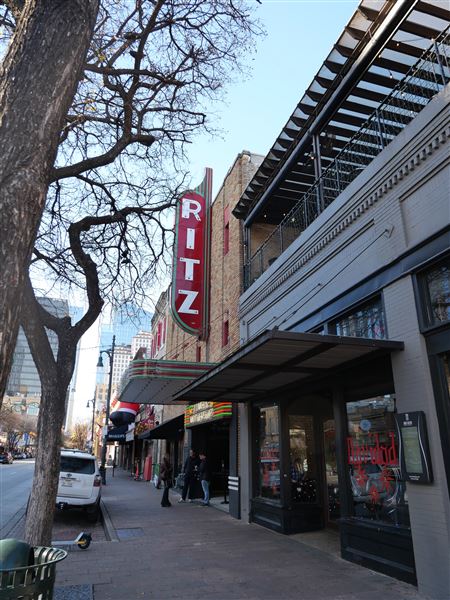 6th Street Retail District (12/20/2024 - Credits: Alex Payne)